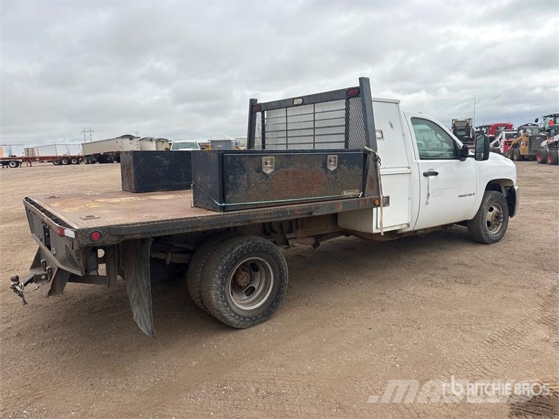 Chevrolet 3500 HD Tovornjaki s kesonom/platojem