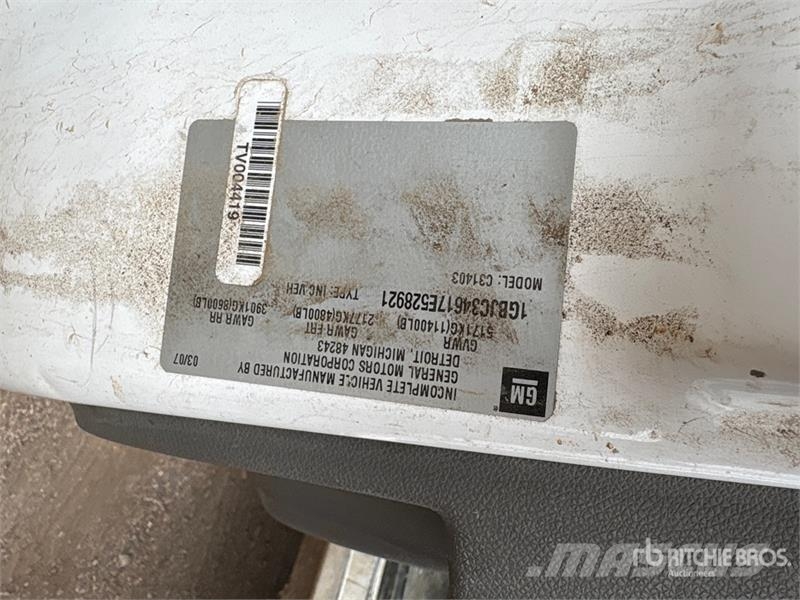 Chevrolet 3500 HD Tovornjaki s kesonom/platojem
