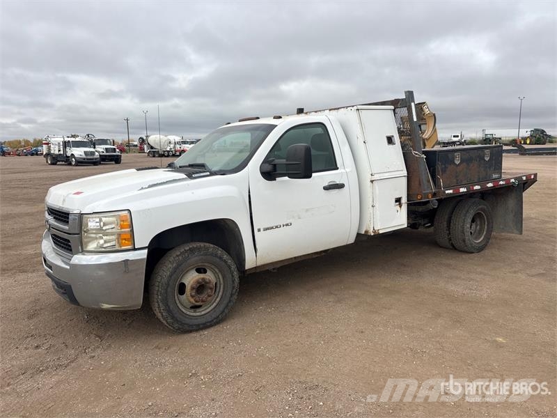 Chevrolet 3500 HD Tovornjaki s kesonom/platojem