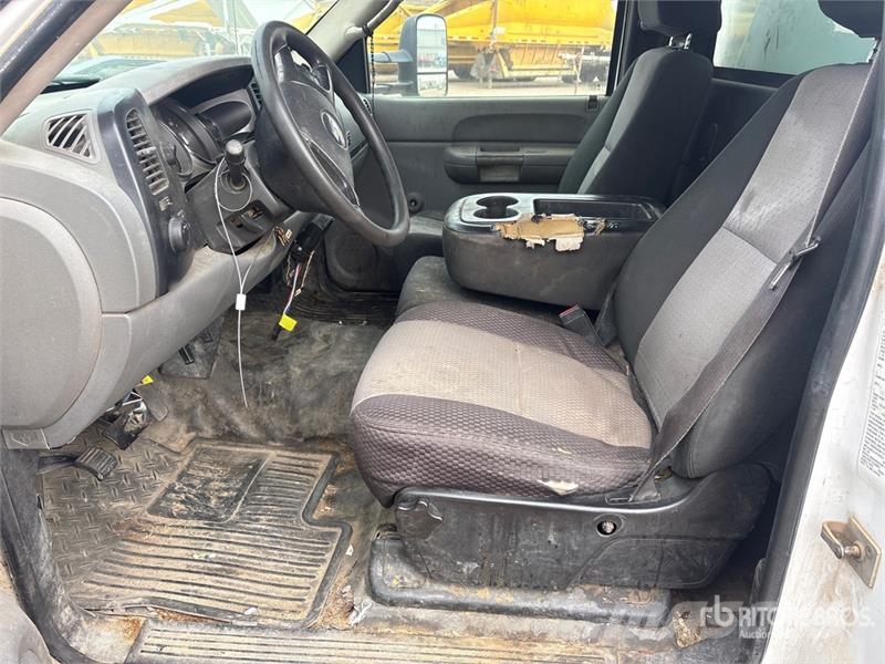 Chevrolet 3500 HD Tovornjaki s kesonom/platojem