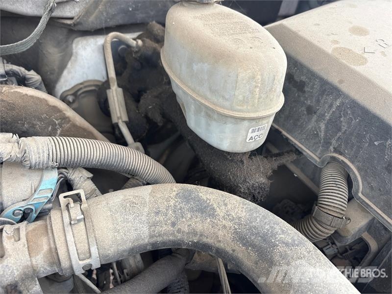 Chevrolet 3500 HD Tovornjaki s kesonom/platojem