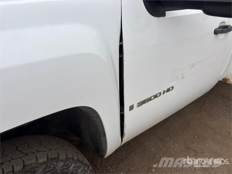 Chevrolet 3500 HD Tovornjaki s kesonom/platojem