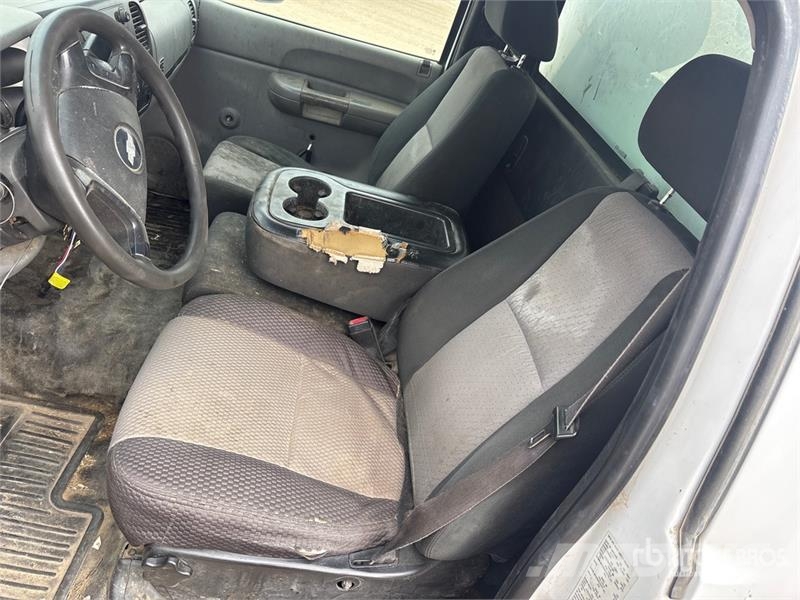 Chevrolet 3500 HD Tovornjaki s kesonom/platojem