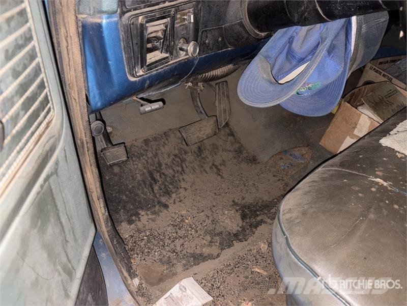 Chevrolet 4x2 Pickup Прочие фургоны