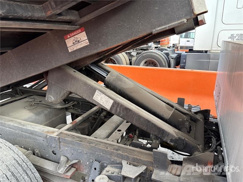 Chevrolet 5500XD 4x2 Chipper Truck Koka skaidu vedēji