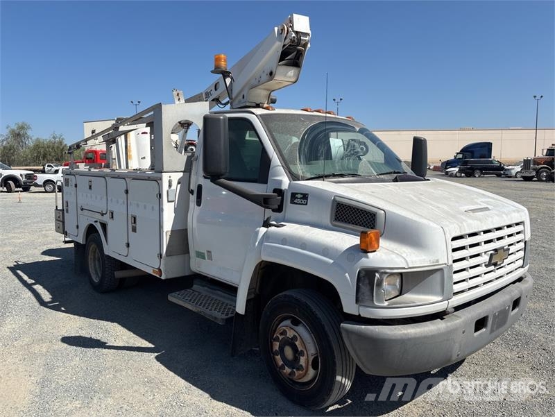 Chevrolet A-A28D 29.5 ft on Chevrolet 4500 4x2 Bucket Truck Truck & Van mounted aerial platforms