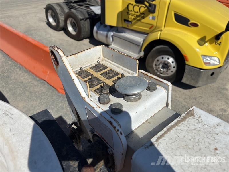 Chevrolet A-A28D 29.5 ft on Chevrolet 4500 4x2 Bucket Truck Truck & Van mounted aerial platforms