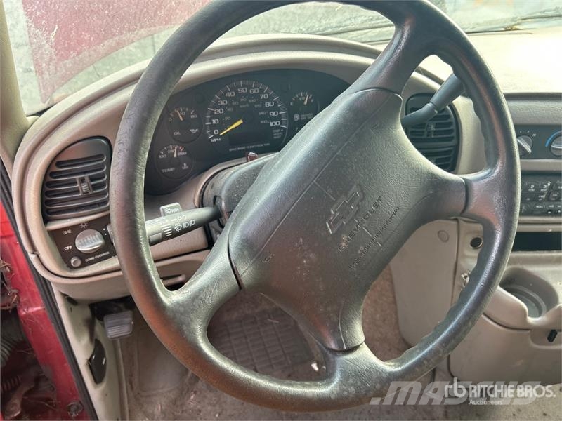 Chevrolet Astro AWD Minivan (Inoperable) Carros