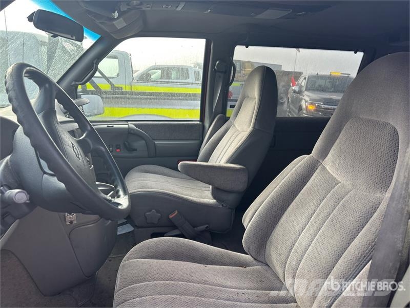 Chevrolet Astro AWD Minivan (Inoperable) Carros