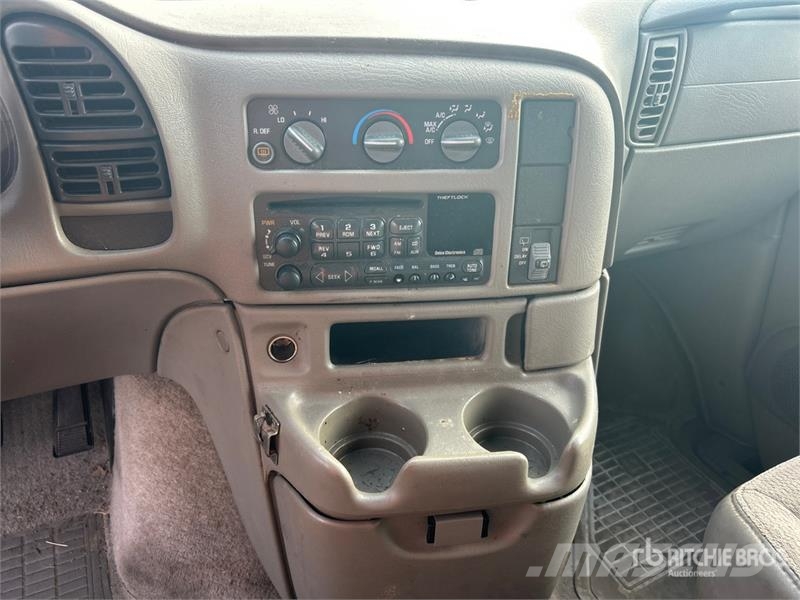 Chevrolet Astro AWD Minivan (Inoperable) Carros