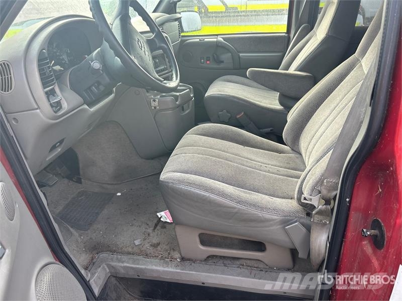 Chevrolet Astro AWD Minivan (Inoperable) Carros