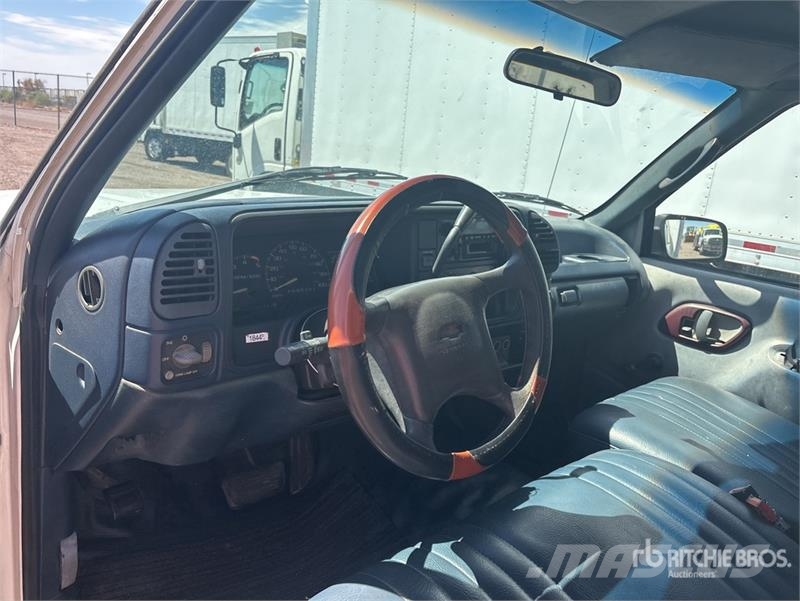 Chevrolet C2500 Tovornjaki s kesonom/platojem