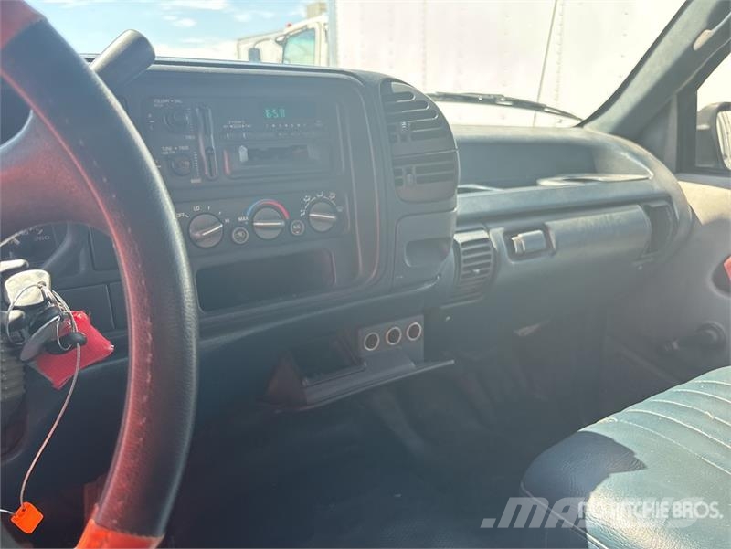 Chevrolet C2500 Tovornjaki s kesonom/platojem