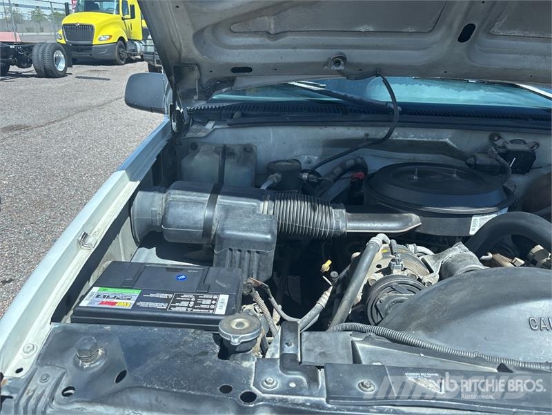 Chevrolet C2500 Tovornjaki s kesonom/platojem