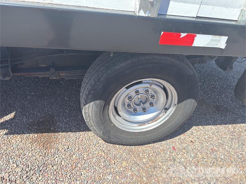 Chevrolet C2500 Tovornjaki s kesonom/platojem