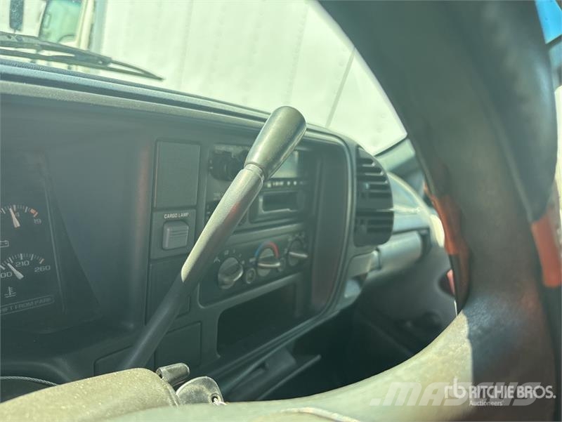 Chevrolet C2500 Tovornjaki s kesonom/platojem