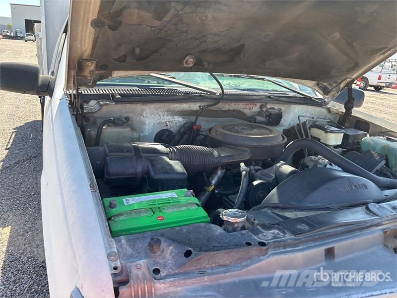 Chevrolet C3500 Tovornjaki s kesonom/platojem