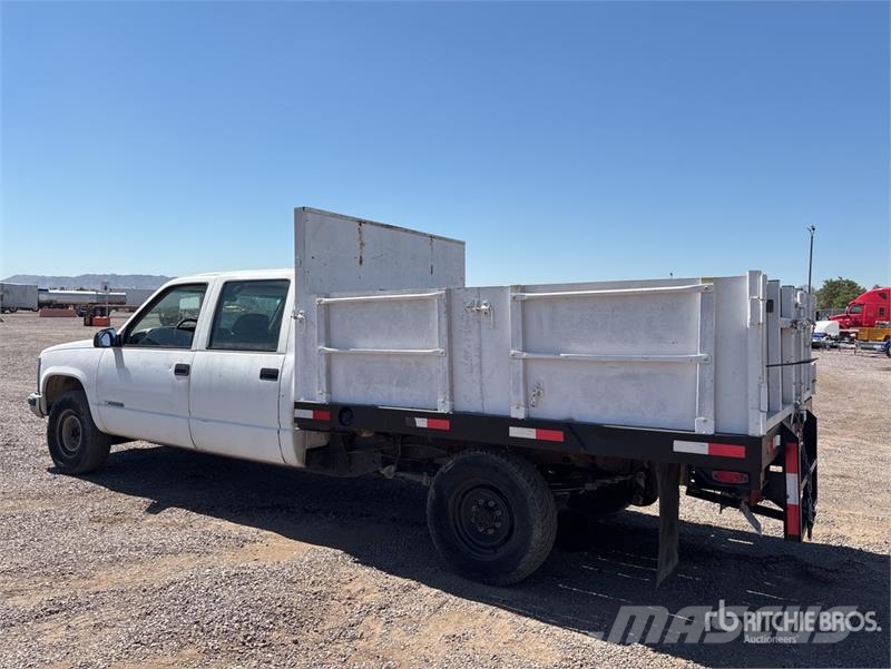 Chevrolet C3500 Tovornjaki s kesonom/platojem