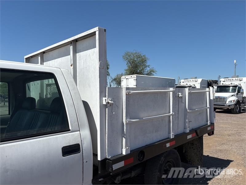 Chevrolet C3500 Tovornjaki s kesonom/platojem