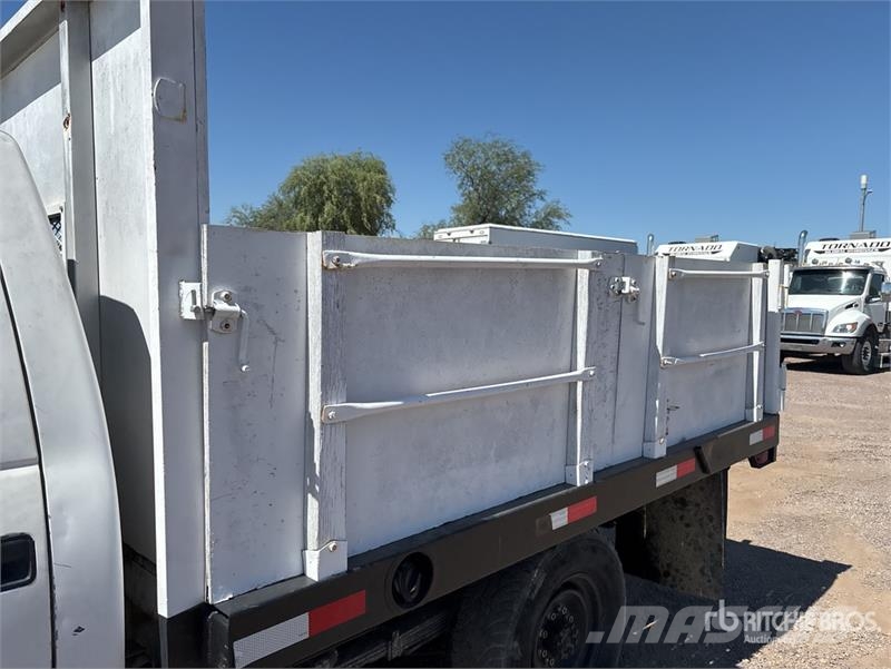 Chevrolet C3500 Tovornjaki s kesonom/platojem