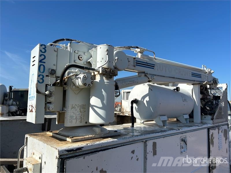 Chevrolet C4500 4x2 Service Truck (Inoperable) 시립/다목적 차량