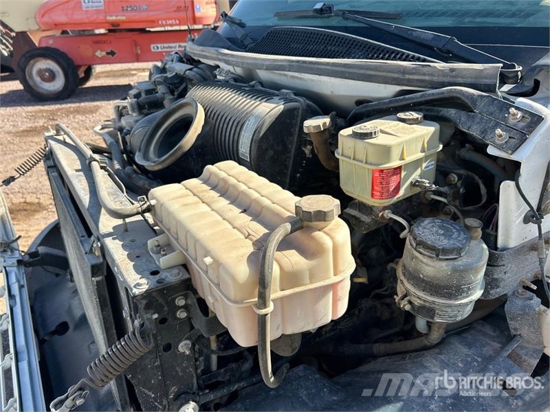 Chevrolet C4500 4x2 Service Truck (Inoperable) 시립/다목적 차량