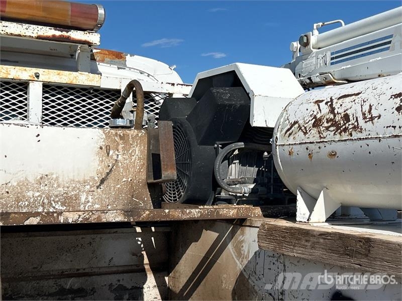 Chevrolet C4500 4x2 Service Truck (Inoperable) 시립/다목적 차량