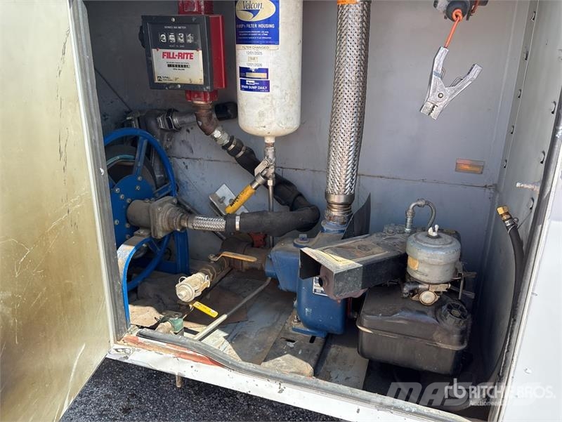 Chevrolet C4500 4x4 Fuel Truck Kamioni cisterne