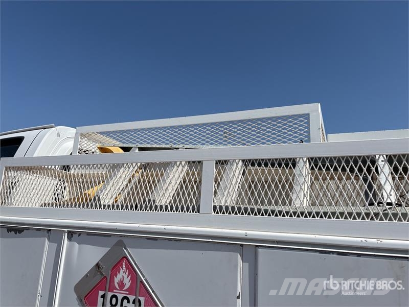 Chevrolet C4500 4x4 Fuel Truck Kamioni cisterne