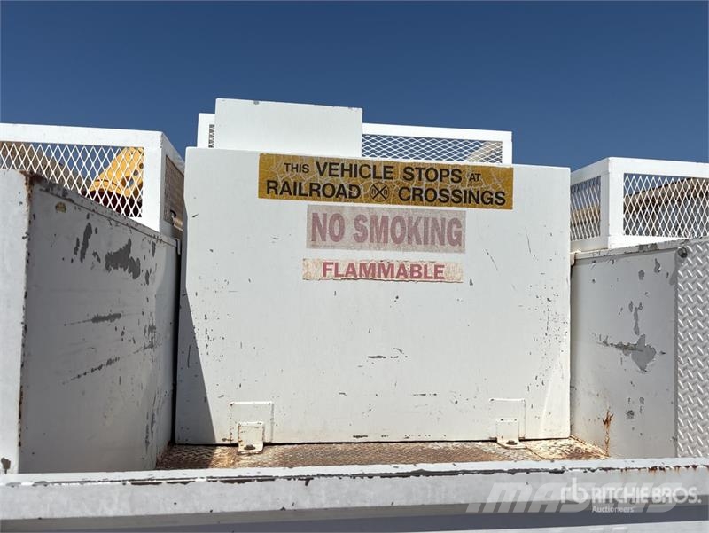 Chevrolet C4500 4x4 Fuel Truck Kamioni cisterne