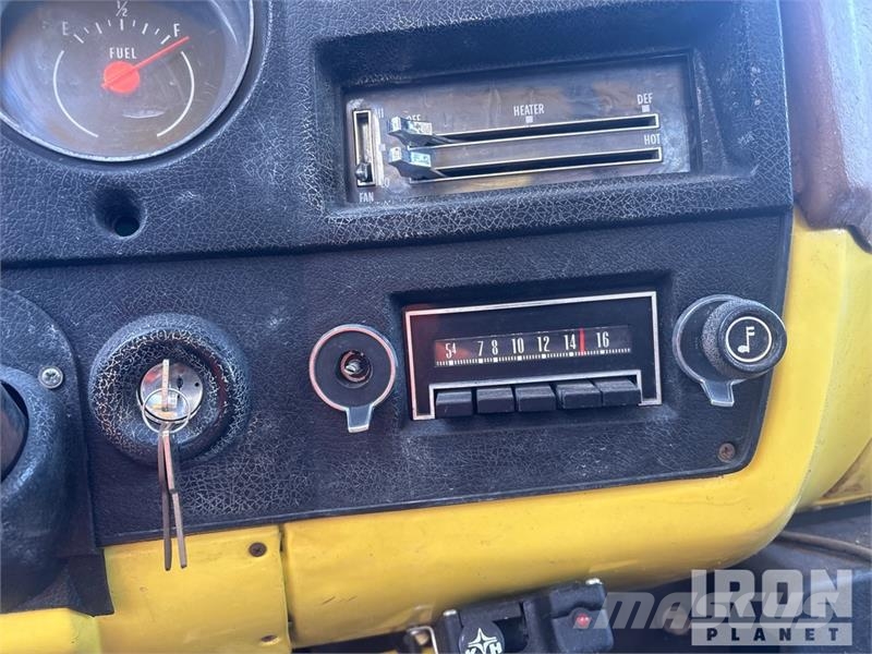 Chevrolet C60 Грузовики-платформы/боковая разгрузка