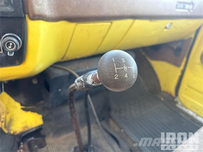 Chevrolet C60 Грузовики-платформы/боковая разгрузка