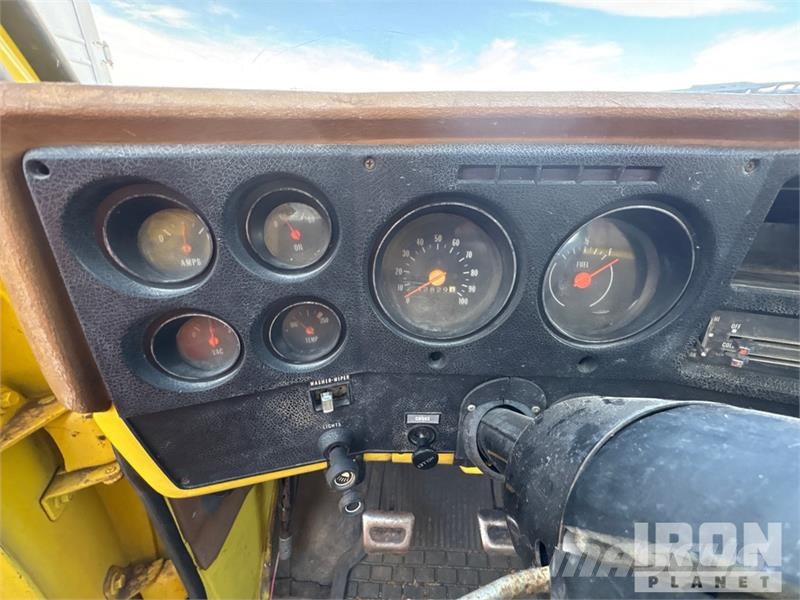 Chevrolet C60 Грузовики-платформы/боковая разгрузка