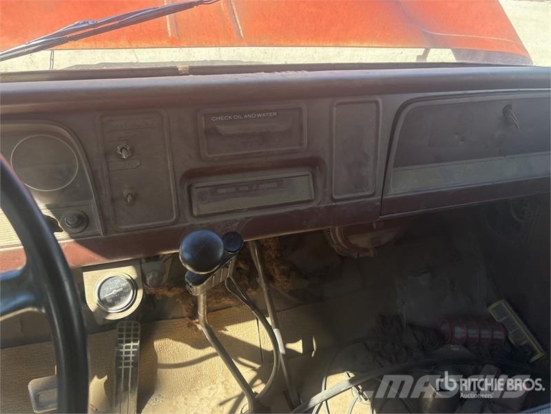 Chevrolet C60 Цистерни за вода
