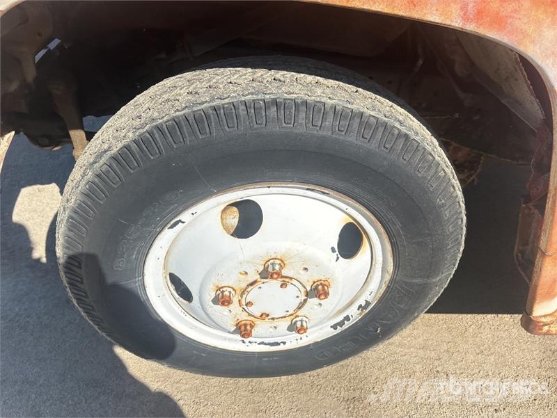 Chevrolet C60 Цистерни за вода
