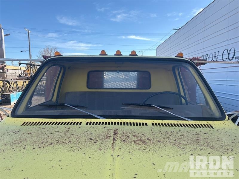 Chevrolet C60 Грузовики-платформы/боковая разгрузка