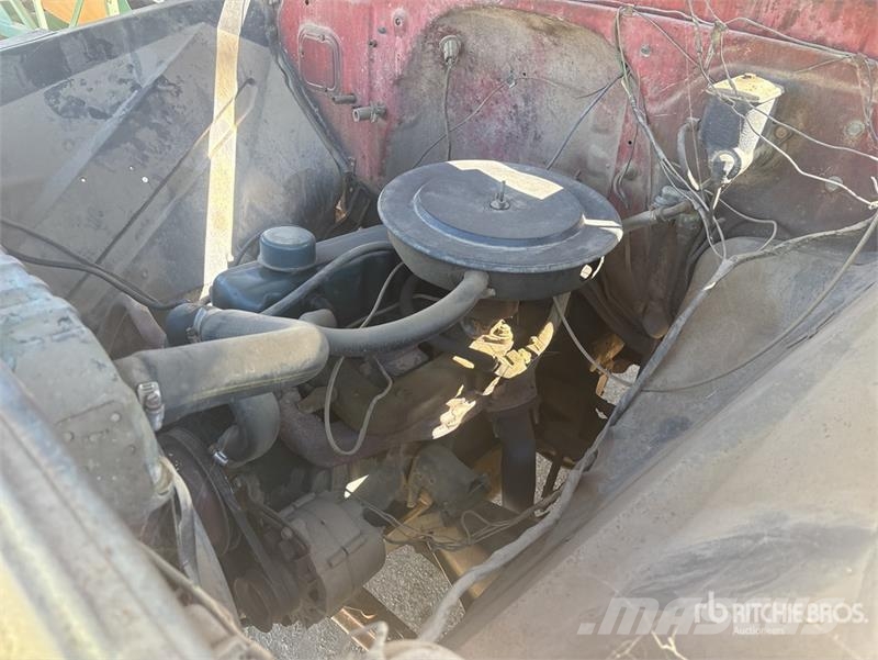Chevrolet C60 Цистерни за вода
