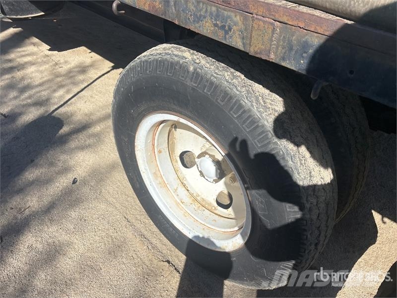 Chevrolet C60 Цистерни за вода
