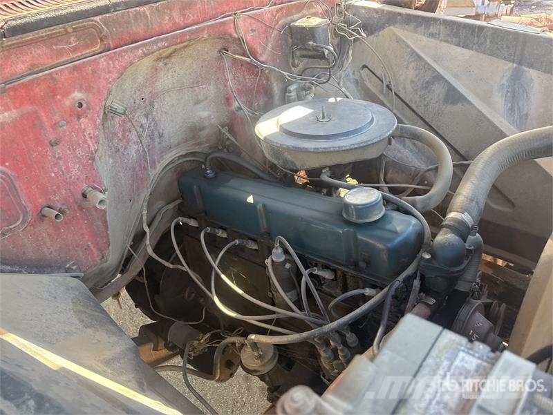Chevrolet C60 Цистерни за вода

