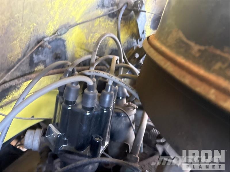 Chevrolet C60 Грузовики-платформы/боковая разгрузка