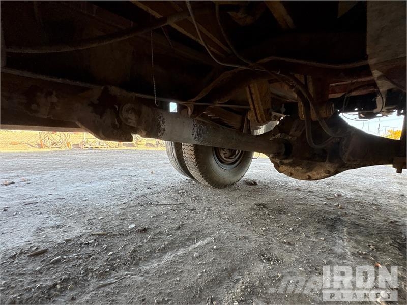 Chevrolet C60 Грузовики-платформы/боковая разгрузка
