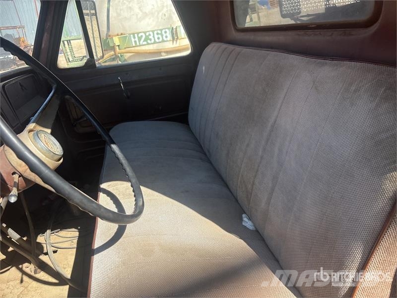 Chevrolet C60 Цистерни за вода
