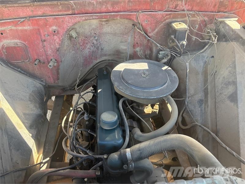 Chevrolet C60 Цистерни за вода
