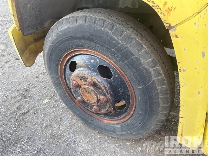 Chevrolet C60 Грузовики-платформы/боковая разгрузка