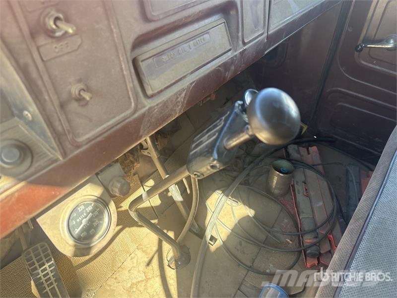 Chevrolet C60 Цистерни за вода
