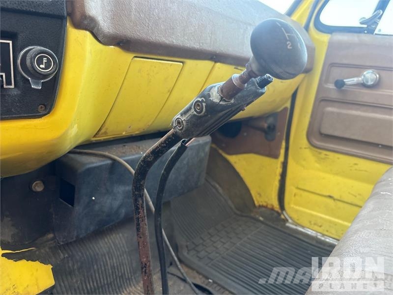 Chevrolet C60 Грузовики-платформы/боковая разгрузка