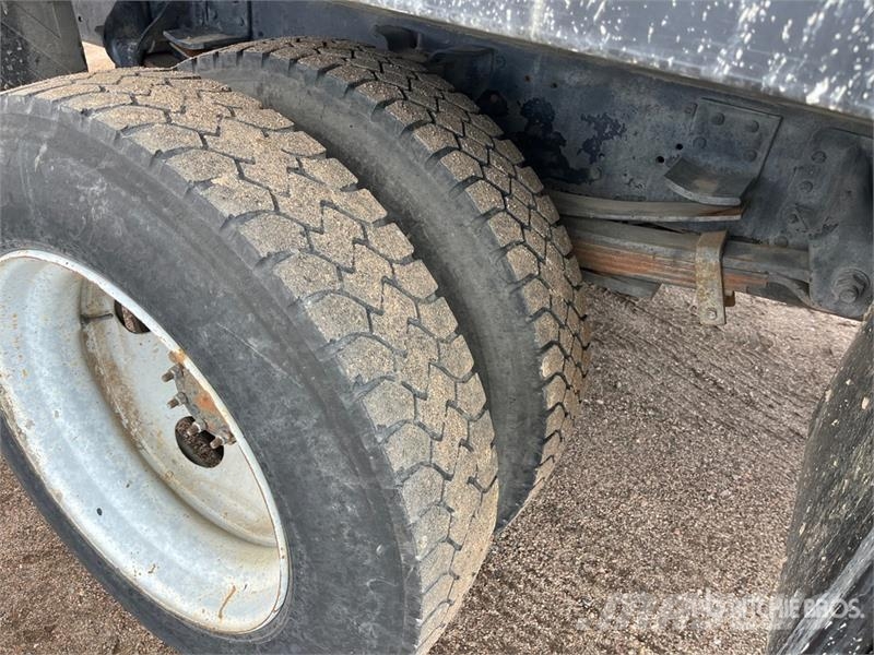 Chevrolet C6000 Pritschenwagen/Pritschenwagen mit Seitenklappe