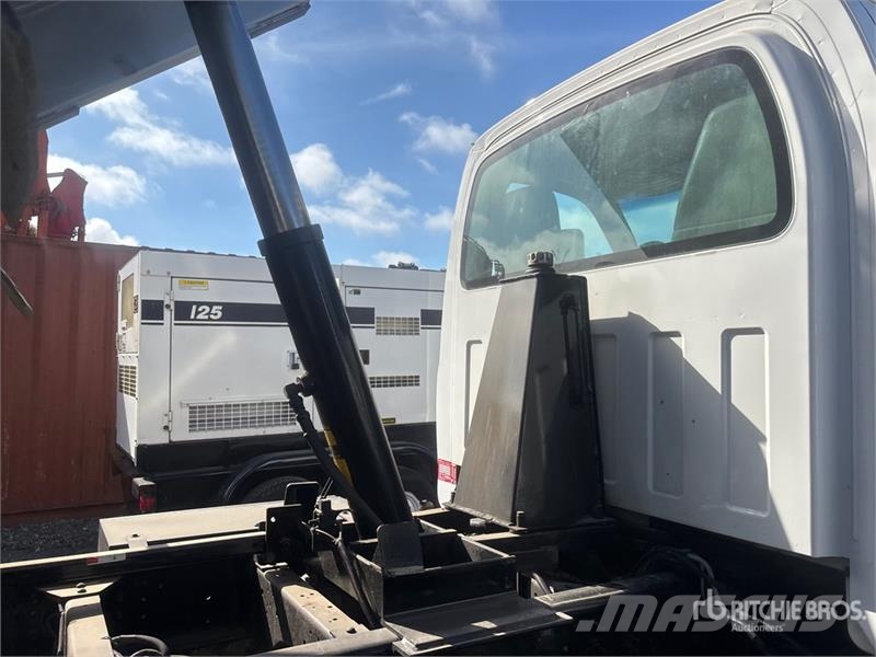 Chevrolet C7500 شاحنات قلابة