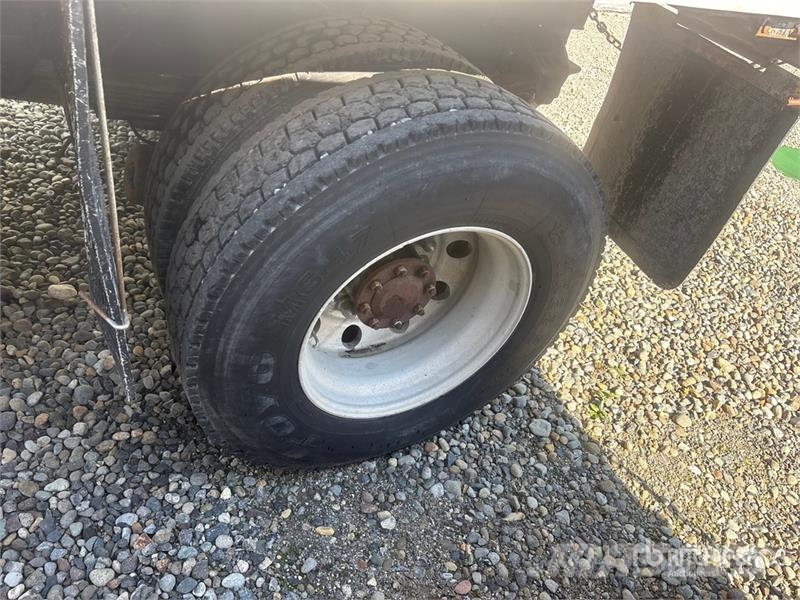 Chevrolet C7500 شاحنات قلابة