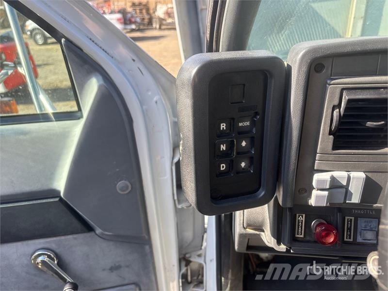 Chevrolet C7500 شاحنات قلابة